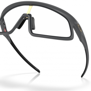 Oakley Clear to Black Iridium Photochromic RSLV